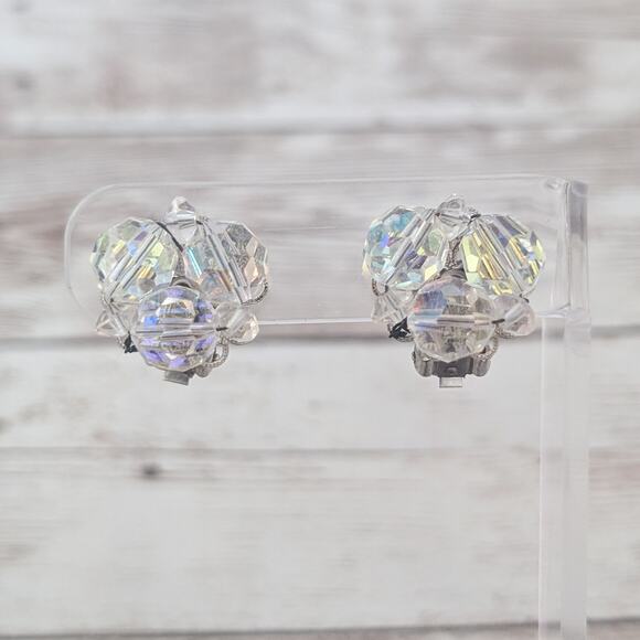 Vintage Clip On Earrings Iridescent Beaded 0.75" Stylish - Picture 1 of 5